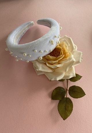 PADDED VELVET HEADBAND WITH PEARLS - WHITE