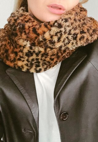 VINTAGE 90S FAUX FUR ANIMAL LEOPARD PRINT INFINITY SCARF
