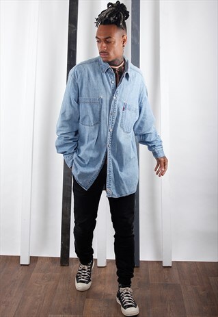 VINTAGE 90S LIGHT BLUE LEVI'S DENIM SHIRT. UNISEX. WORKWEAR