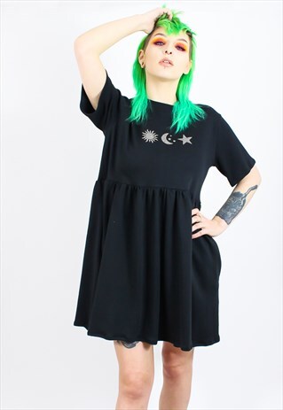 JERSEY SMOCK DRESS IN BLACK WITH CELESTIAL MOTIF