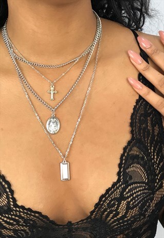 THE MULTI LAYER TRIPLE CHARM PENDANT NECKLACE