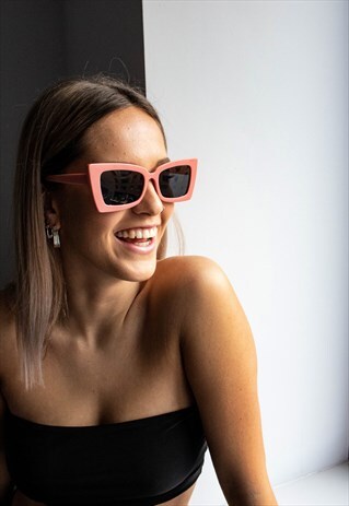 OVERSIZED RETRO SUNGLASSES IN PINK