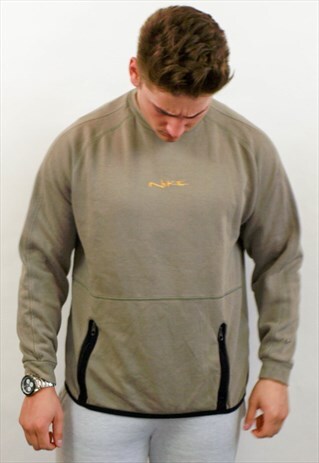 VINTAGE NIKE SWEATSHIRT