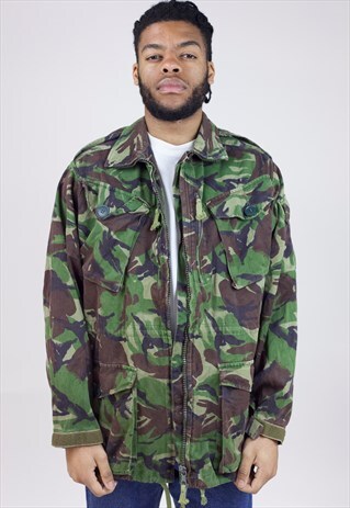 VINTAGE 90'S ARMY STYLE ZIP-UP CAMO JACKET
