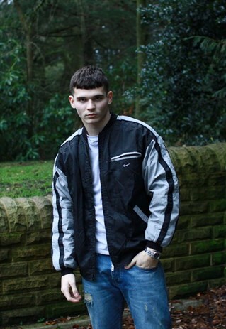 VINTAGE BLACK NIKE BOMBER