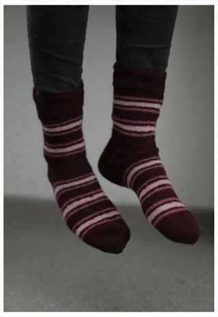 BURGUNDY STRIPED HANDMADE KNITTED WOOL SOCKS