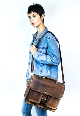 PROFESSIONAL CAMERA BAG IN DISTRESSED HUNTER LEATHER