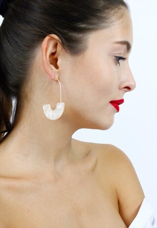 CREAM TORTOISE SHELL ACRYLLIC DROP HOOP EARRINGS