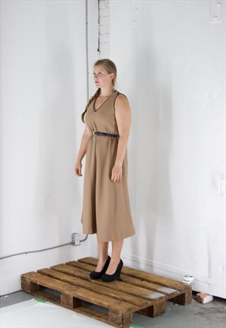 ON SALE BROWN RETRO SLEEVELESS DRESS / FLARED VINTAGE DRESS