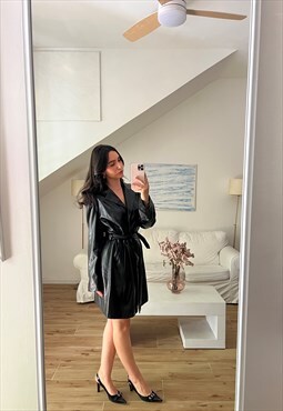 Beautiful fitted faux leather jacket in black