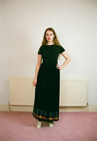 VINTAGE 1970S EMBROIDERED BLACK VELVET MAXI SKIRT - FESTIVAL