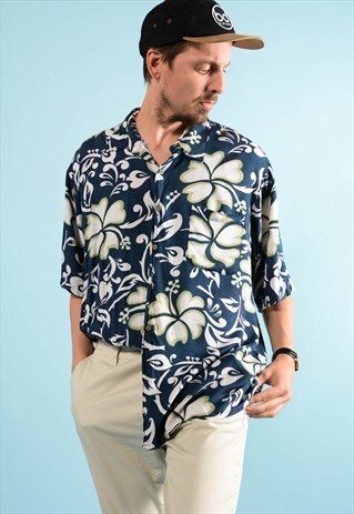 VINTAGE HAWAIIAN SHIRT.