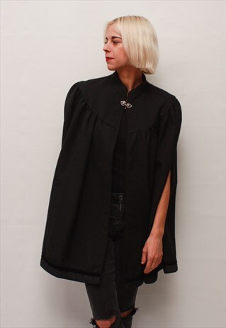 VINTAGE 90' BEAUTIFUL AND ELEGANT BLACK CAPE
