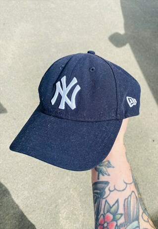 VINTAGE 90S NEW YORK YANKEES EMBROIDERED HAT CAP