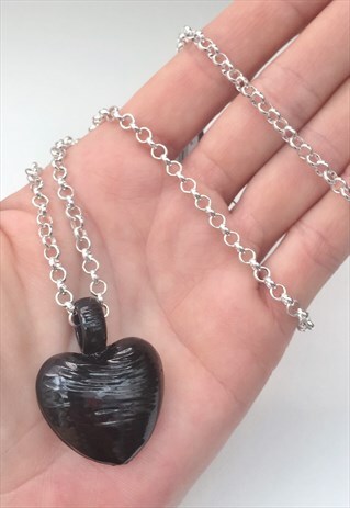 BLACK HEART NECKLACE