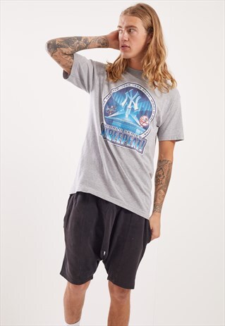 VINTAGE NEW YORK YANKEES T-SHIRT