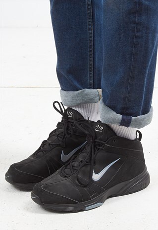 VINTAGE BLACK NIKE AIR TRAINERS