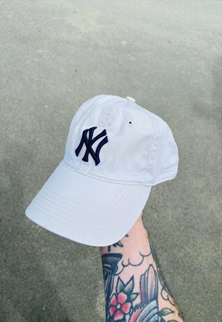 VINTAGE 90S NEW YORK YANKEES MLB EMBROIDERED HAT CAP