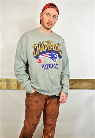 TRUE VINTAGE 90S NEW ENGLAND PATRIOTS GREY PRINT SWEATER