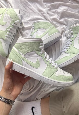 JORDAN 1 MID SAGE GREEN