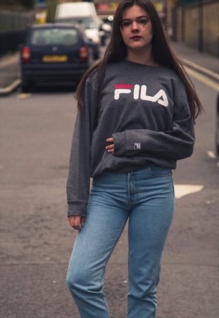 VINTAGE FILA SPELLOUT SWEATSHIRT IN DARK GREY COLOURWAY