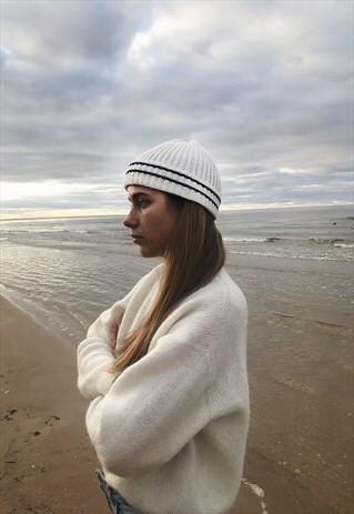 COTTON BEANIE HAT IN WHITE AND BLACK