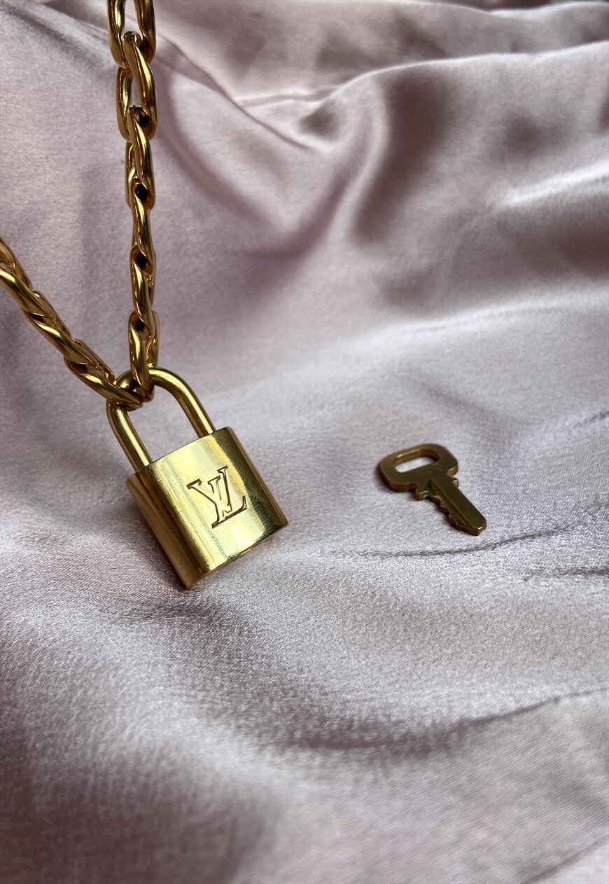 Louis vuitton gold lock on sale necklace