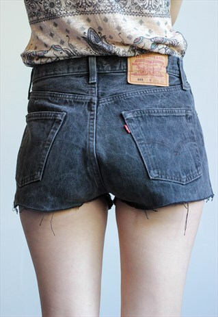 VINTAGE LEVI'S DENIM SHORTS