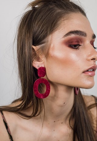 RESIN MARBLE STATEMENT EARRINGS RED