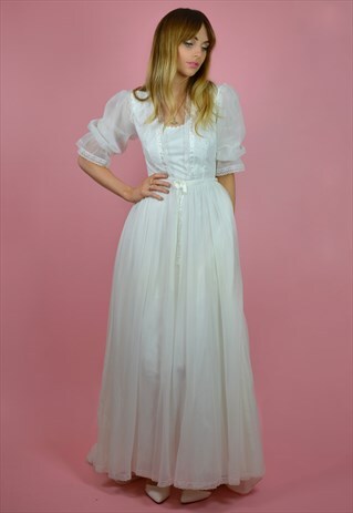 VINTAGE 1970S BOHEMIAN GYPSY WEDDING DRESS