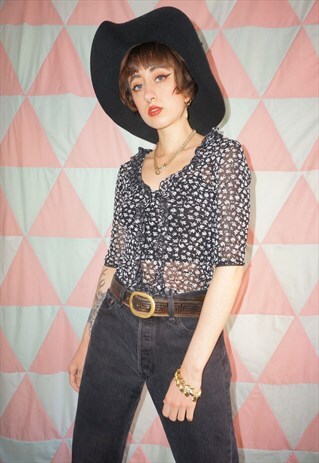 VINTAGE 90S / Y2K BLACK AND WHITE FLORAL MESH TOP
