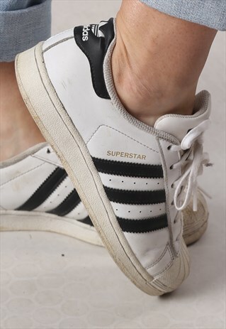 ADIDAS SHELL TOE SUPERSTAR TRAINERS UK 4.5 (M3K)