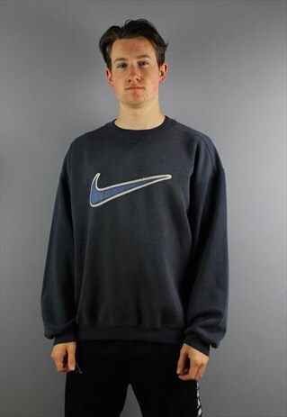 VINTAGE NIKE SWEATSHIRT IN NAVY WITH EMBROIDERED LOGOS. FITS