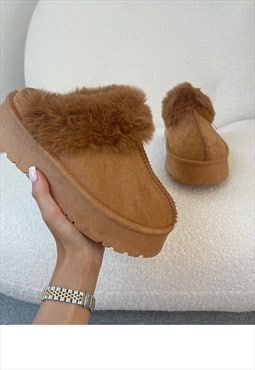 JUSTYOUROUTFITChestnut Chunky Platform Faux Fur Slippers 