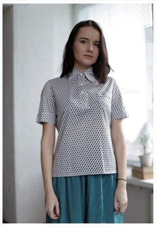 VINTAGE 80'S WHITE/BLACK GEOMETRIC PRINT POLO SHIRT
