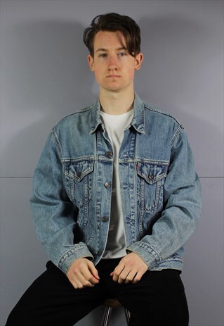 VINTAGE LEVIS DENIM JACKET IN BLUE WITH RED TAB LOGO. BIG E