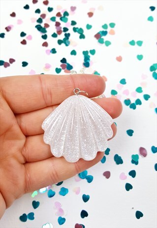 MERMAID WHITE GLITTER SHELL NECKLACE