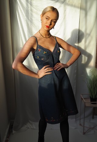 VINTAGE EMBROIDERED 90S DENIM DRESS