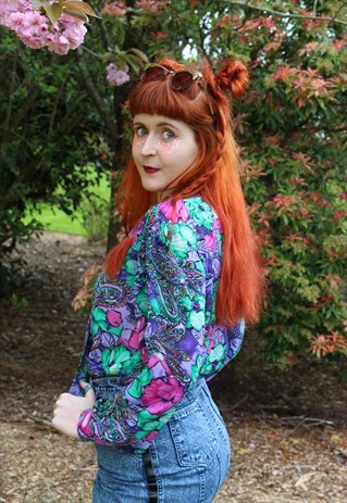 VINTAGE 80'S PURPLE GREEN FLORAL FESTIVAL PUSSYBOW BLOUSE