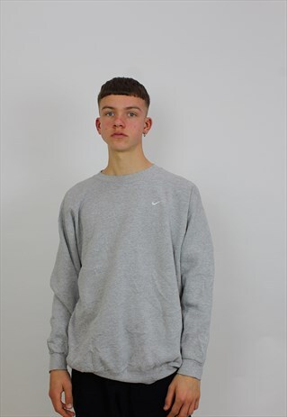 VINTAGE NIKE SWEATER