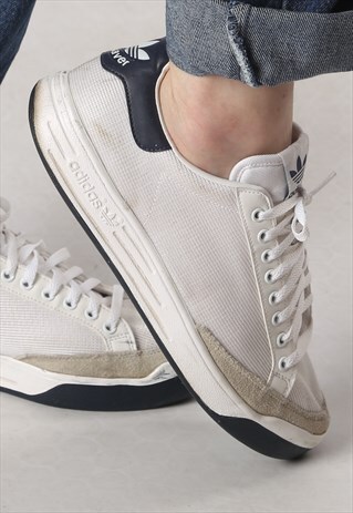 ADIDAS ROD LAVER TENNIS TRAINERS UK 8.5 , US 9 (GCU)