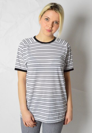 VINTAGE 90S BLACK AND WHITE STRIPED T-SHIRT