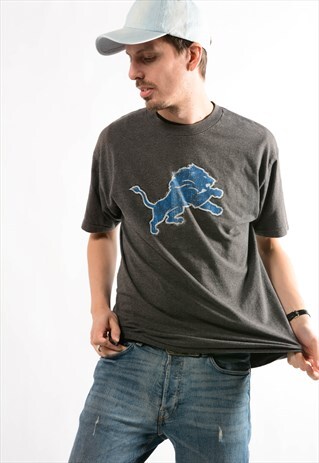 DETROIT LIONS NFL TEE SHIRT.