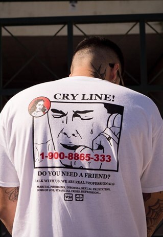 SHORT SLEEVED T-SHIRT IN WHITE WITH CRY LINE PRINT