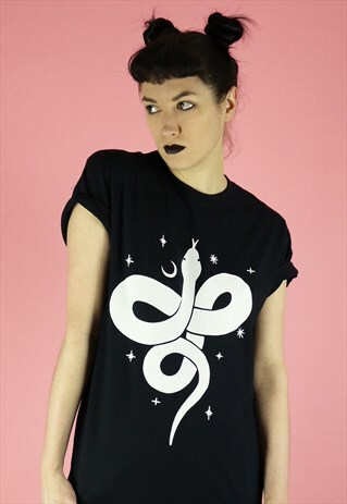 COILED SNAKE MOON STARS ILLUSTRATION GRAPHIC PRINT T-SHIRT