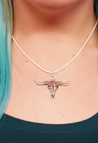 COW SKULL PENDANT CREAM NECKLACE
