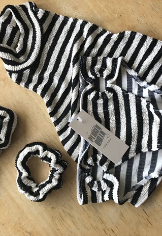 BLACK AND WHITE STRIPE CRINKLE JERSEY SCRUNCHIE