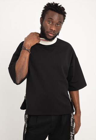 SHORT-SLEEVED TURTLE NECK TOP IN BLACK