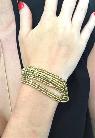 STRING BRACELET WITH MAGNETIC CLUTCH