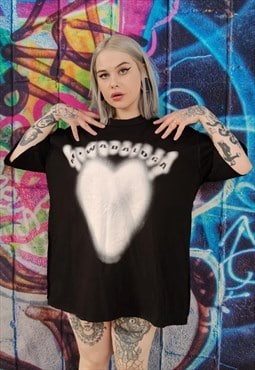 Graffiti heart tee Love painted grunge Kawaii t-shirt black